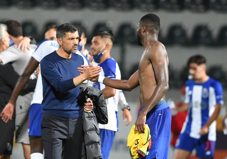 Sérgio Conceição e Chancel Mbemba no FC Porto - Foto: ASF/HELENA VALENTE