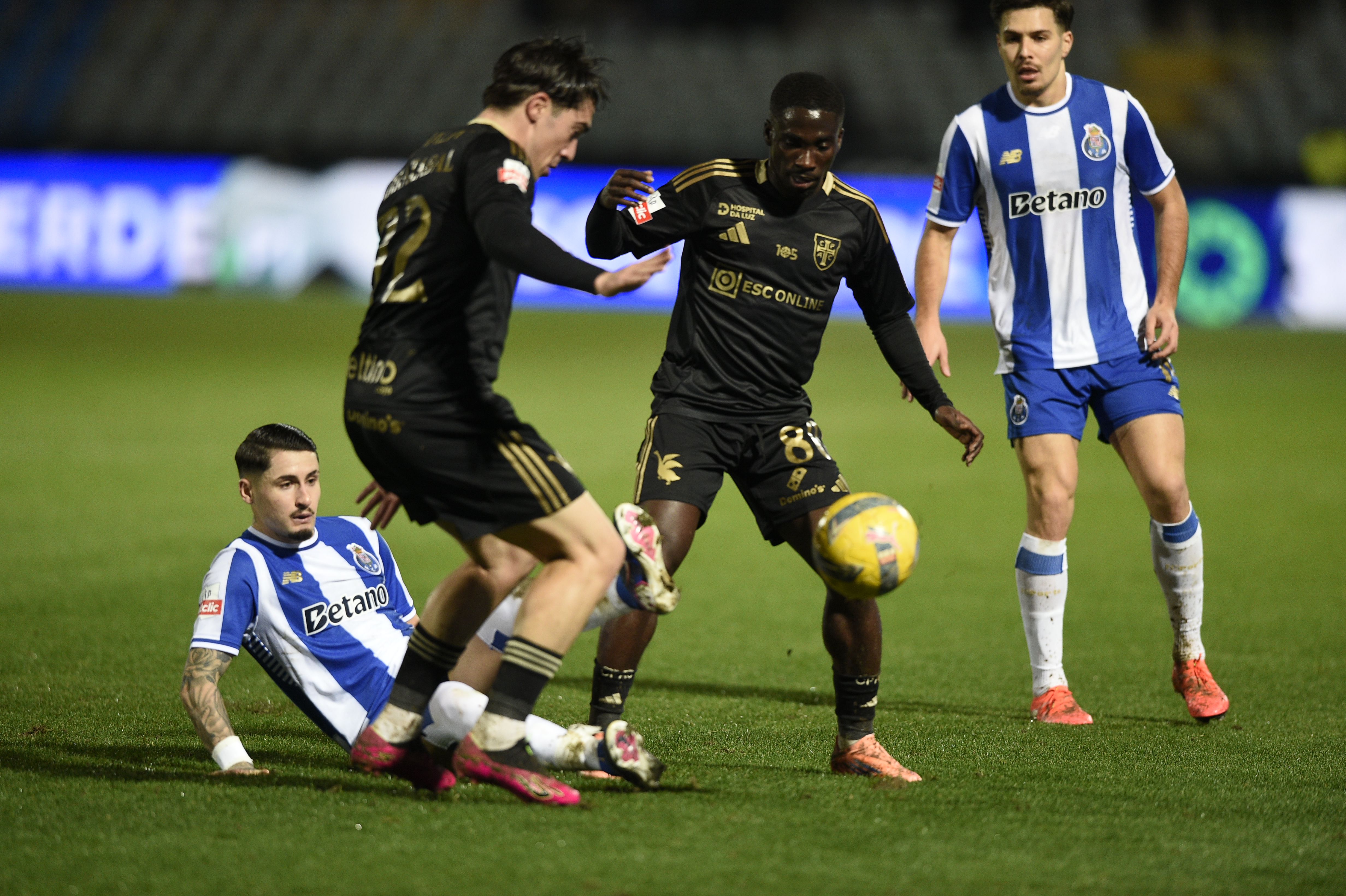 Borja Sainz perde duelo com jogadores do Casa Pia - Foto: Sérgio Miguel Santos
