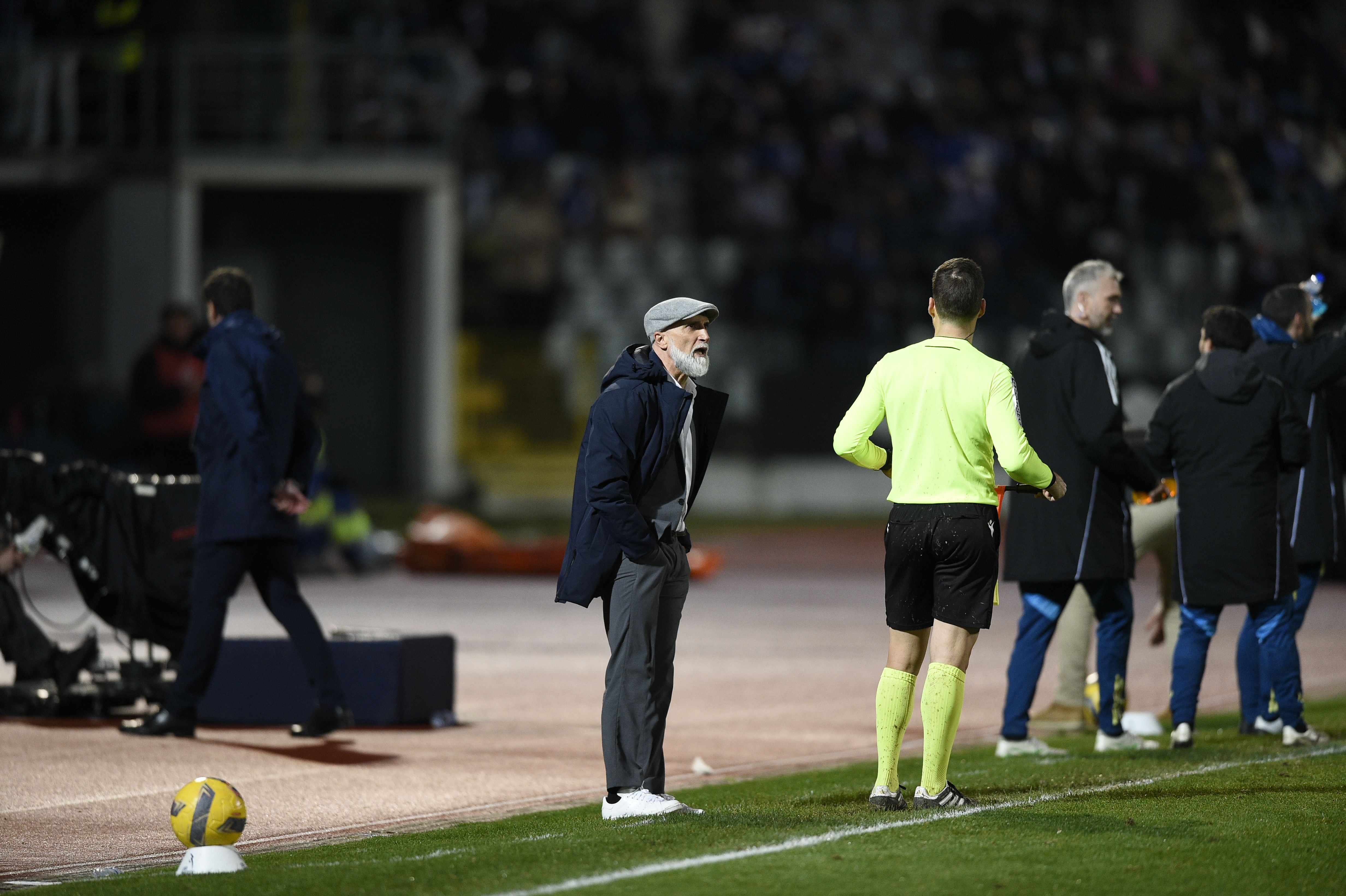Álvaro Pacheco no banco do Casa Pia - Foto: Sérgio Miguel Santos