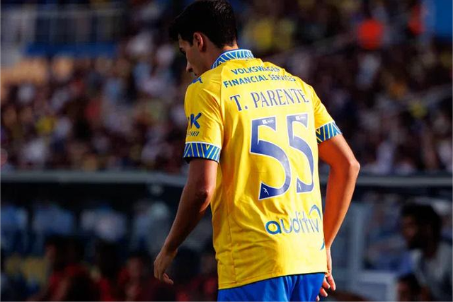 Mercado: Parente cedido ao Felgueiras e fecha o mercado do Estoril