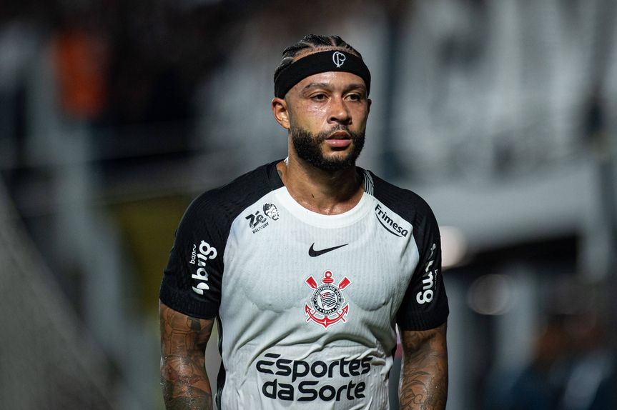 Depay leva 19 golos em 67 jogos pelo Corinthians