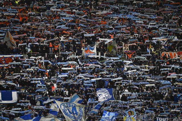 Adeptos do Marselha no Vélodrome (IMAGO)