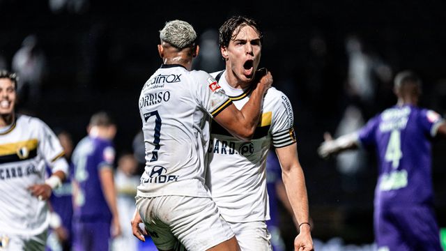 Gustavo Sá a celebrar um golo pelo Famalicão ao SC Braga