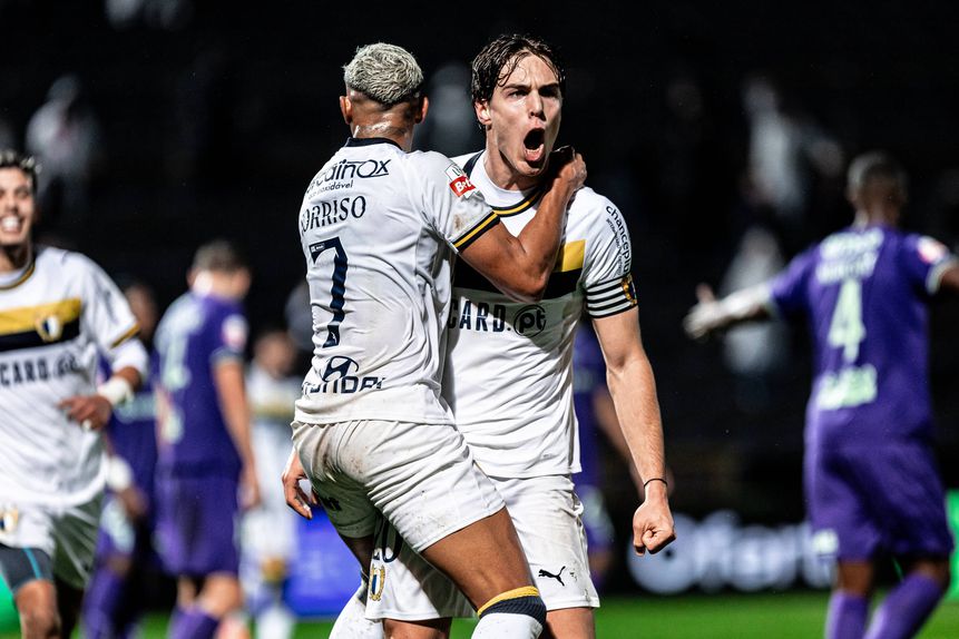 Gustavo Sá a celebrar um golo pelo Famalicão ao SC Braga