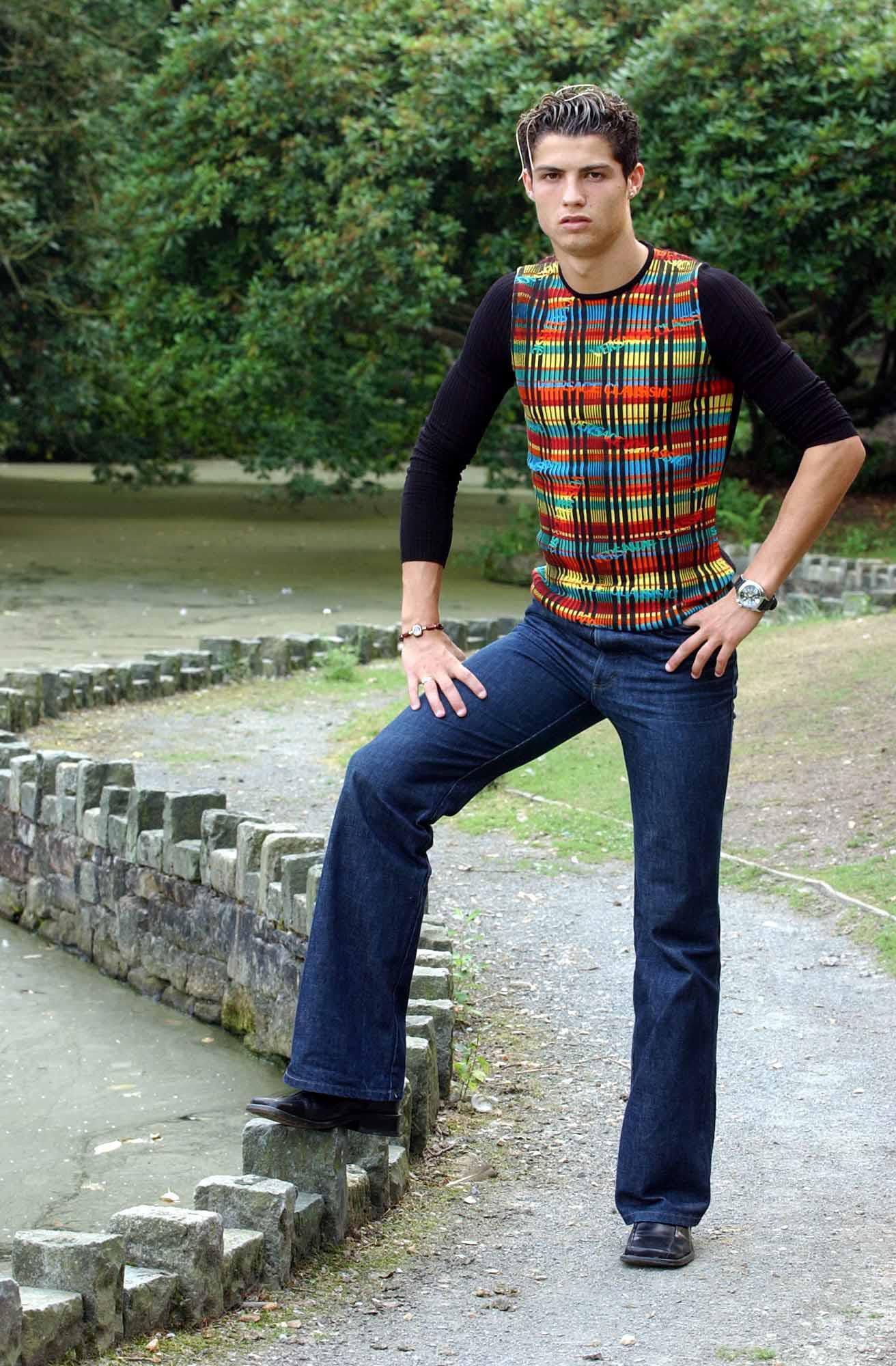 Na apresentação enquanto jogador do Manchester United, com 18 anos, em 2003 (Foto: Sérgio Miguel Santos/ASF)