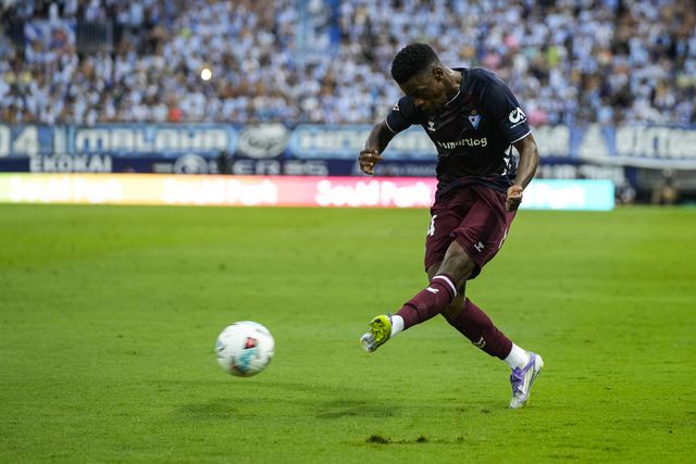 Mercado: Rio Ave confirma Leonardo Buta e negoceia médio do Leixões