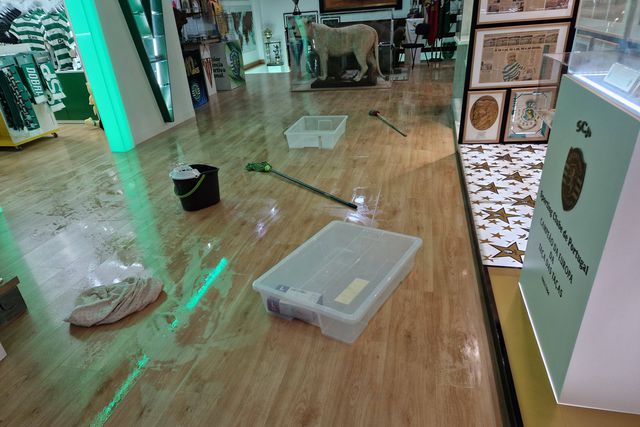 Primeiro andar foi afetado pelo temporal que se fez sentir na última madrugada - Foto: Facebook/Bernardes Dinis