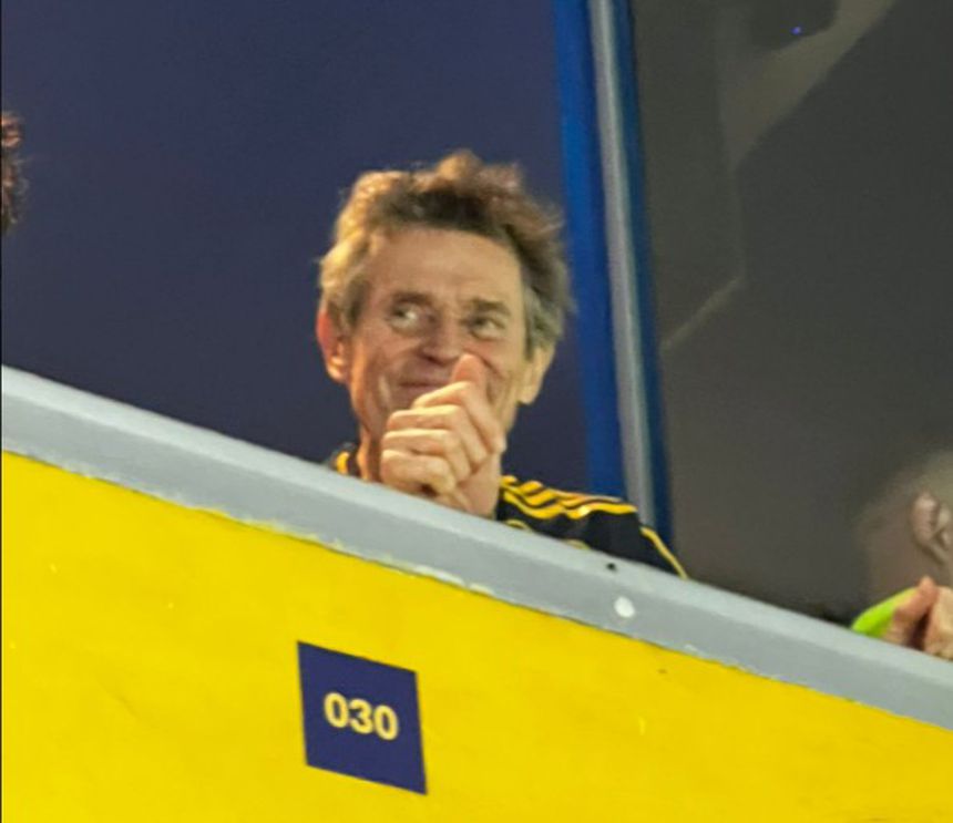 Willem Dafoe não passou despercebido aos adeptos - Foto: X