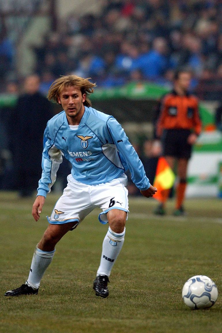 Gaizka Mendieta do Valência para Lazio (€46 milhões), 2001/02 — Anos a fio como um dos melhores jogadores da LaLiga, o extremo teve passagem fugaz pelos romanos, com apenas uma assistência para mostrar em 31 jogos