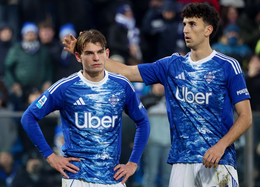 Nico Paz confortado por Jacobo Ramón