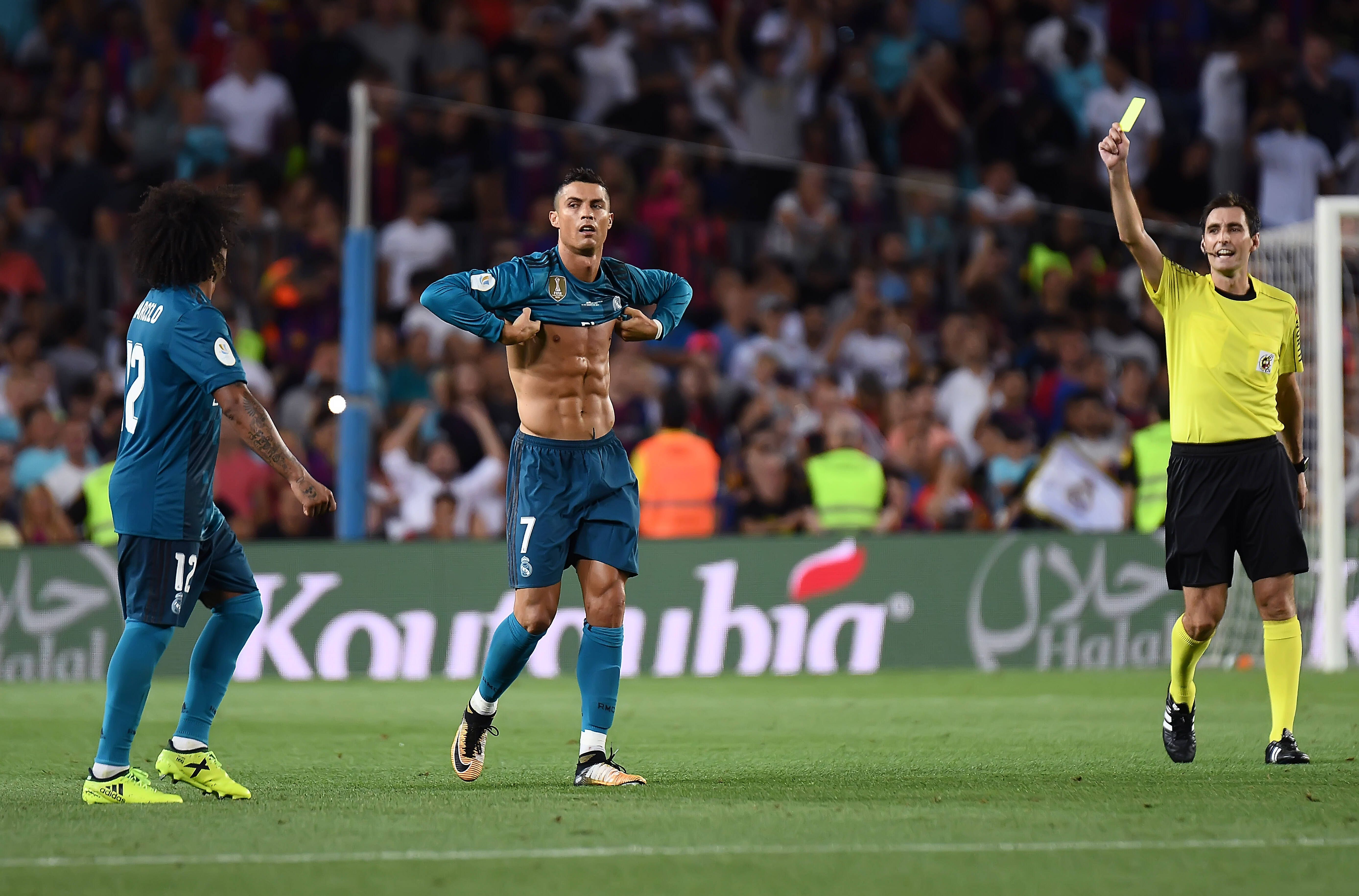 Com 32 anos, Ronaldo marcou um golaço no Camp Nou na Supertaça espanhola (IMAGO)