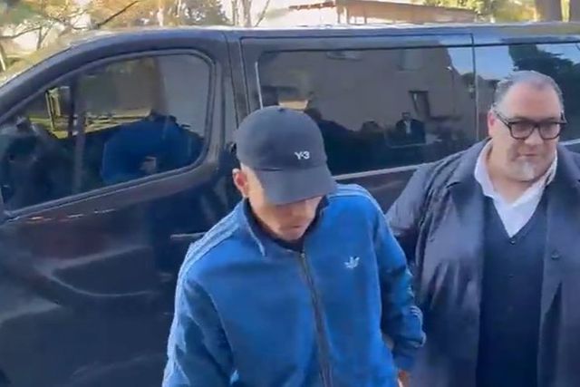 Alisson a chegar à Villa Stuart para exames médicos. Foto DR