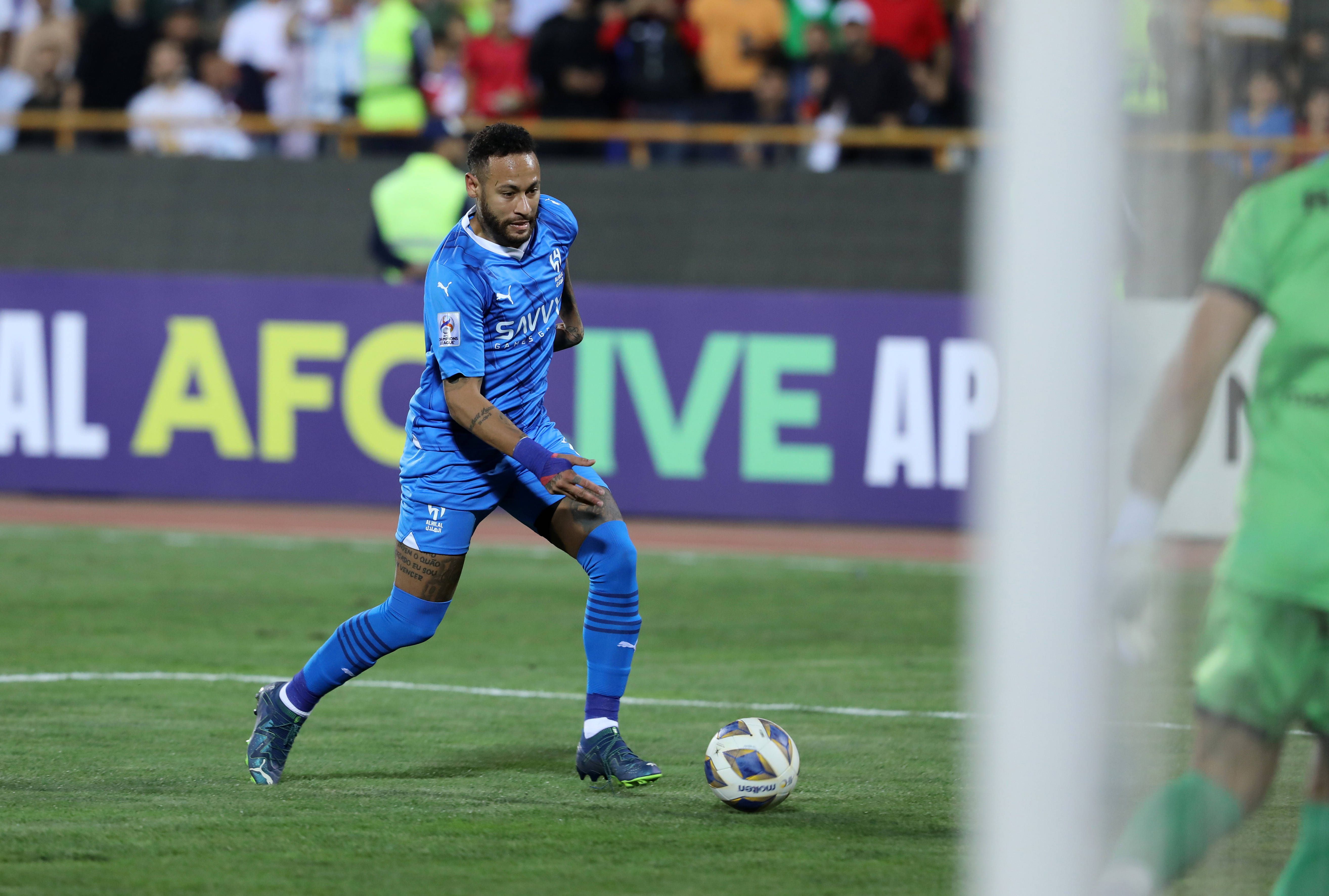 Neymar do PSG para o Al Hilal (€90 milhões), 2023/24 — O craque brasileiro foi uma das muitas estrelas que trocaram a Europa pelo Médio Oriente, mas uma lesão grave num joelho impediu-o de se mostrar ao melhor nível