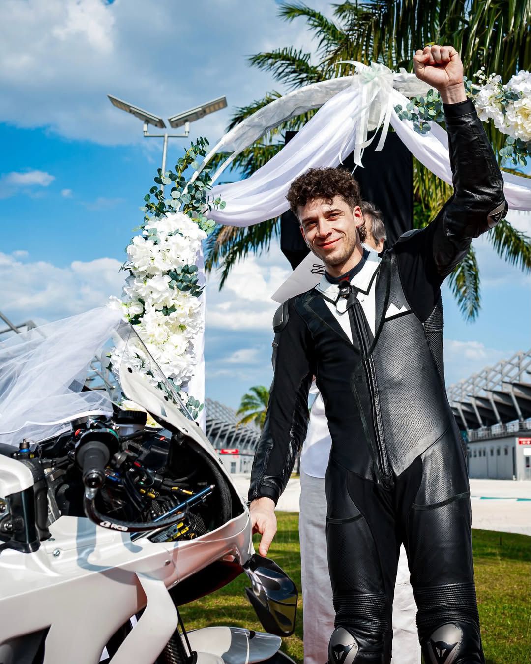 Renovação entre Marco Bezzechi e a Aprilia tratada como um casamento  - Instagram/Marcobez72