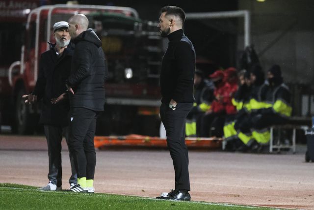 Francesco Farioli já olha para a frente e tem a vitória em mente para o jogo com o atual bicampeão nacional - Foto: Carlos Barroso/LUSA