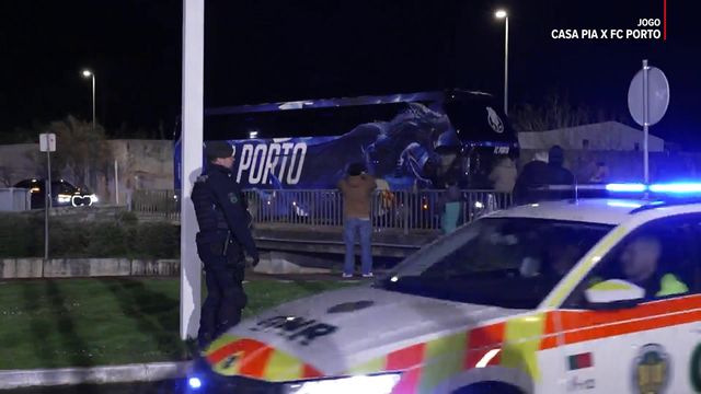 Chegada do autocarro do FC Porto a Rio Maior