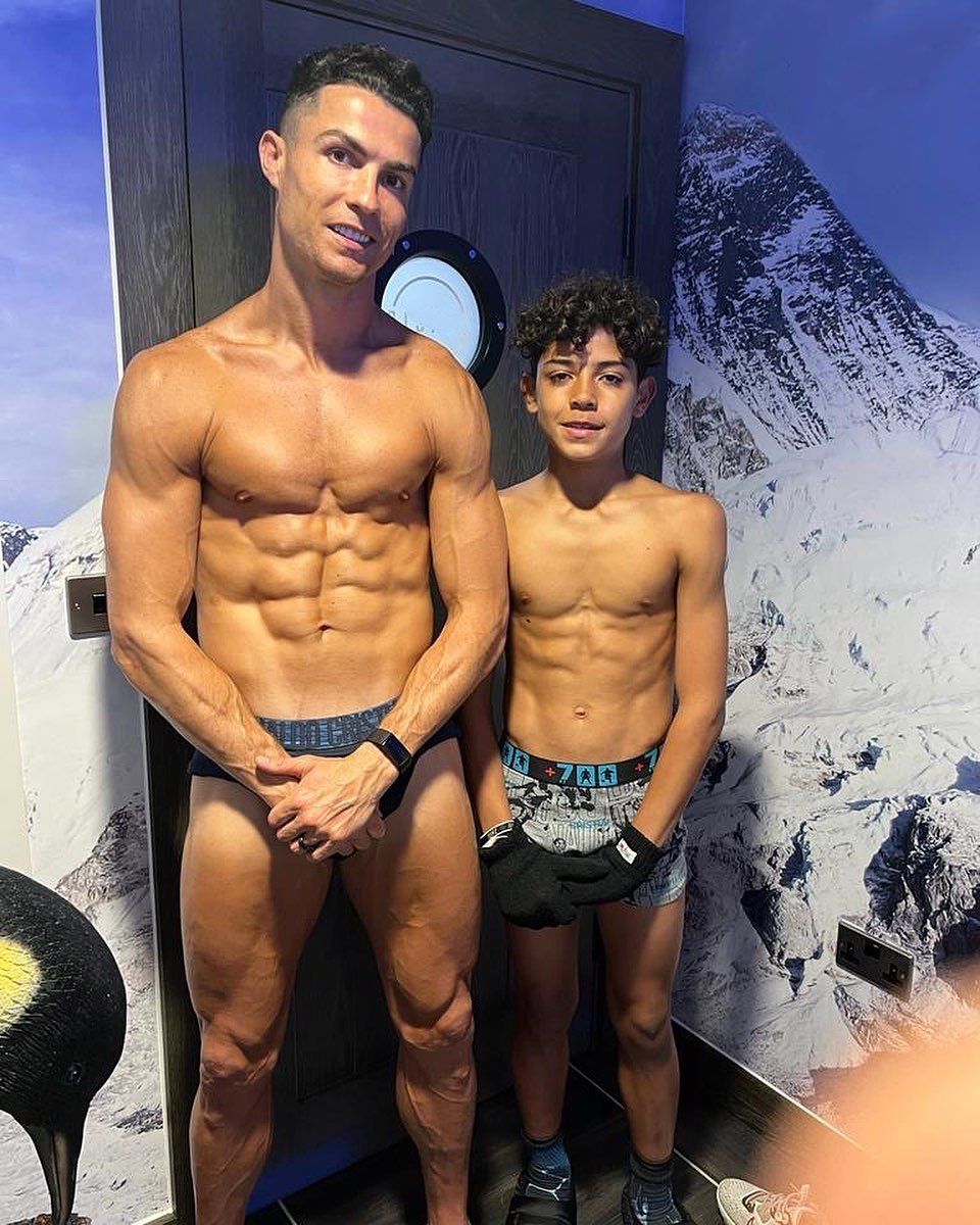 As sessões de treino de Ronaldo com o filho também se tornaram famosas (Foto de 2022: cristiano/Instagram)