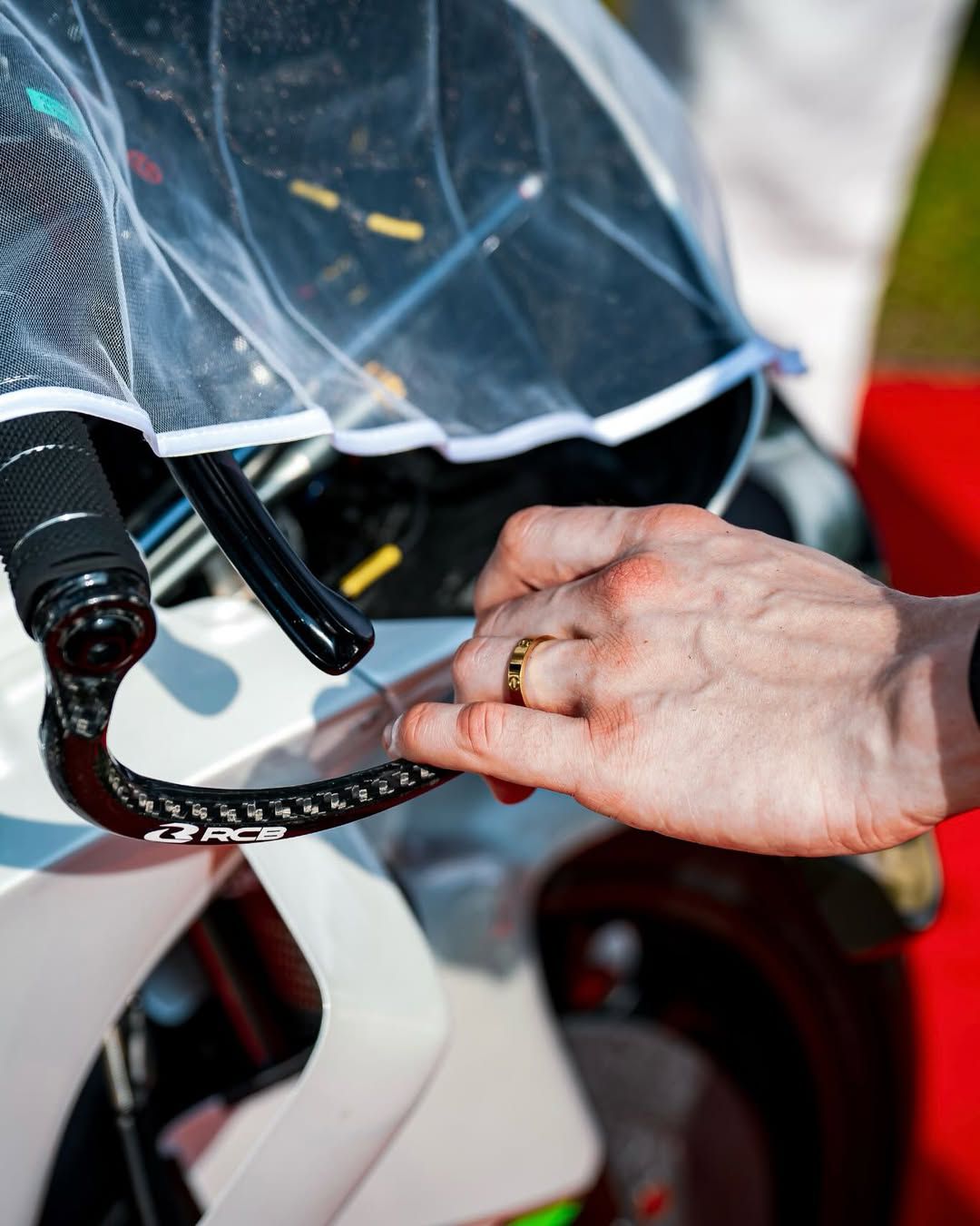 Renovação entre Marco Bezzechi e a Aprilia tratada como um casamento  - Instagram/Marcobez72