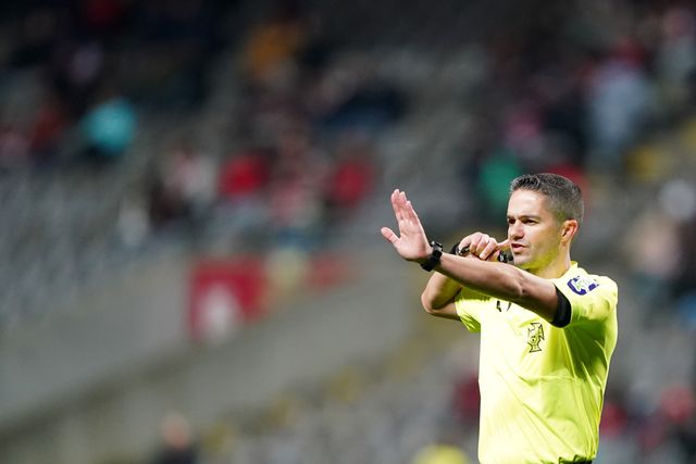 Chamado duas vezes pelo VAR, Hélder Malheiro manteve sempre a decisão