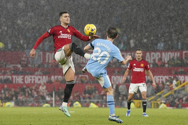 Manchester City-Manchester United: na mesma cidade, mas a anos-luz de distância