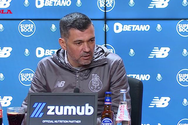 Sérgio Conceição comenta «ataque móvel» do Benfica