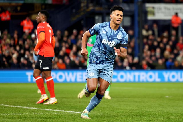 Aston Villa sofre mas consegue vitória em Luton