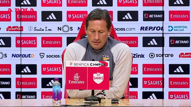 Schmidt explica o que um jogador tem de mostrar para ser titular no Benfica