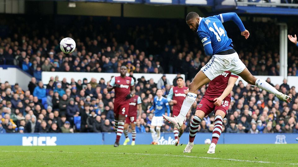 Premier League: Beto marca, Chelsea empata e Tottenham dá a volta