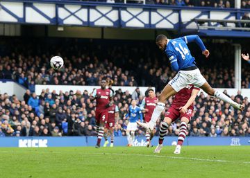 Premier League: Beto marca, Chelsea empata e Tottenham dá a volta