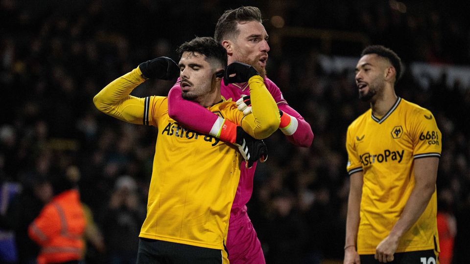 José Sá e Pedro Neto saem lesionados ao intervalo na derrota com o Newcastle