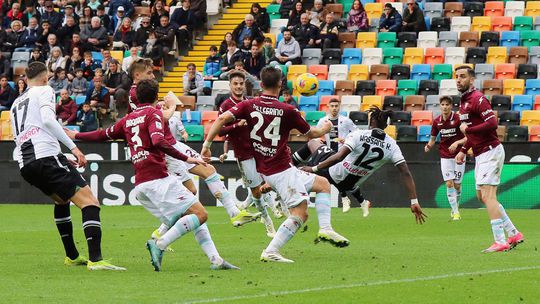 VÍDEO: Udinese empata com Salernitana graças a 'bicicleta'