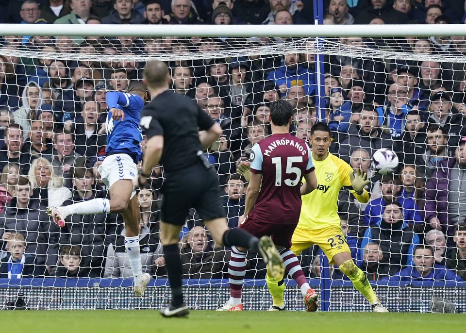 VÍDEO: Beto marcou o segundo golo pelo Everton na Premier League
