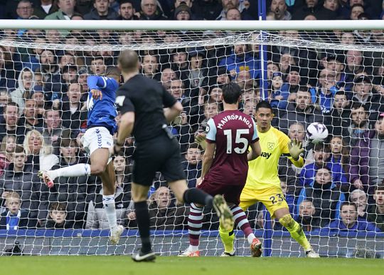 VÍDEO: Beto marcou o segundo golo pelo Everton na Premier League