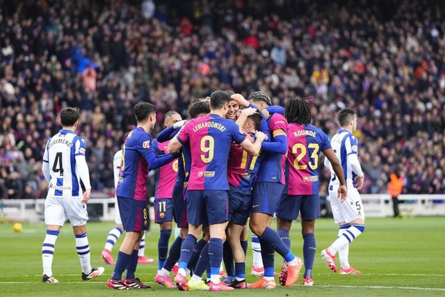 Jogadores do Barcelona a celebrarem o segundo golo do encontro