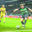 Gyokeres, aqui frente ao Dortmund a  cruzar da esquerda para a área dos alemães, deve ser opção inicial para a receção do Sporting ao Estoril nesta segunda-feira para a 24.ª jornada da Liga