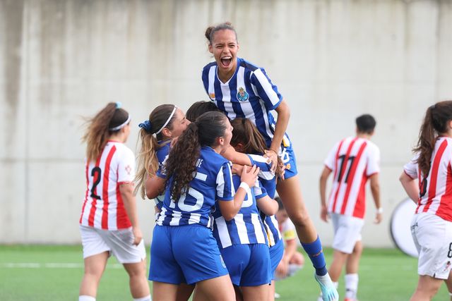 Azuis e brancas golearam em Matosinhos