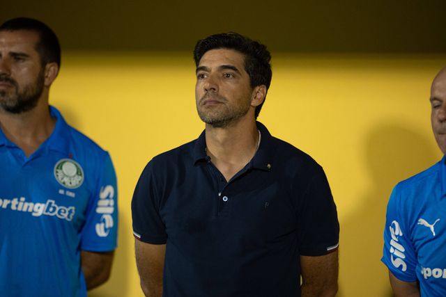 Abel Ferreira no banco do Palmeiras, em casa do São Bernardo