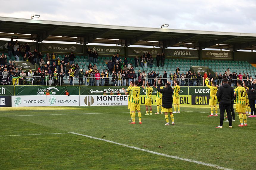 Equipa do Tondela, que é lider da Liga Portugal 2 Meu Super, agradece apoio dos adeptos após mais uma vitória no conforto do lar