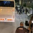 Adeptos do Vizela corridos à bastonada pela polícia após apedrejarem autocarro do Feirense