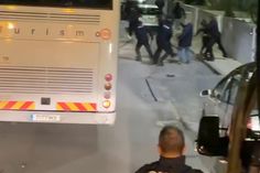 Adeptos do Vizela corridos à bastonada pela polícia após apedrejarem autocarro do Feirense