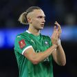 Maksym Talovierov agradece aos adeptos do Plymouth, após o jogo com o Manchester City