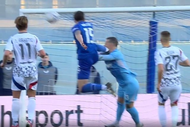 VÍDEO: entrada arrepiante vale vermelho direto no clássico do futebol croata