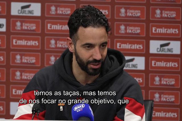 Ruben Amorim responde a Rooney, que o acusou de ser «ingénuo»