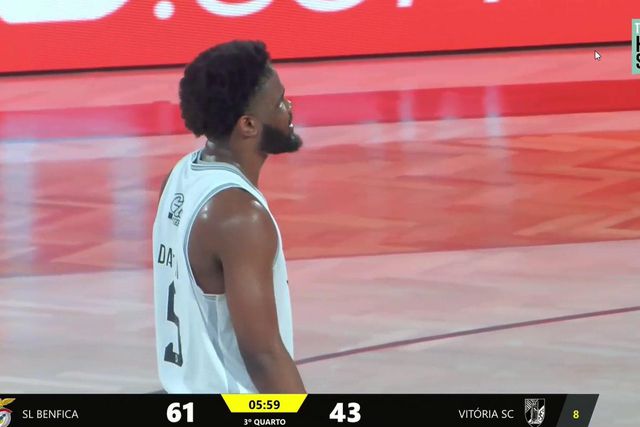 Gesto obsceno dá expulsão no Benfica-V. Guimarães (vídeo)