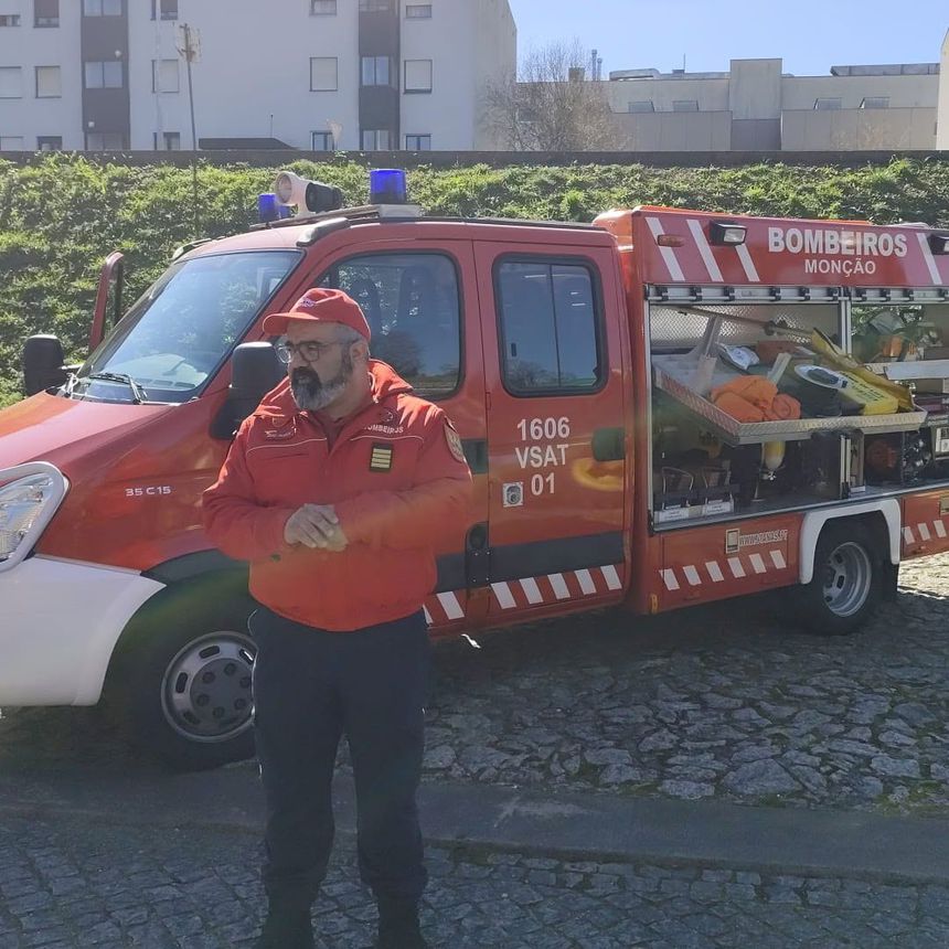 Bombeiros de Monção prestaram socorro (Foto: Bombeiros de Monção/Instagram)