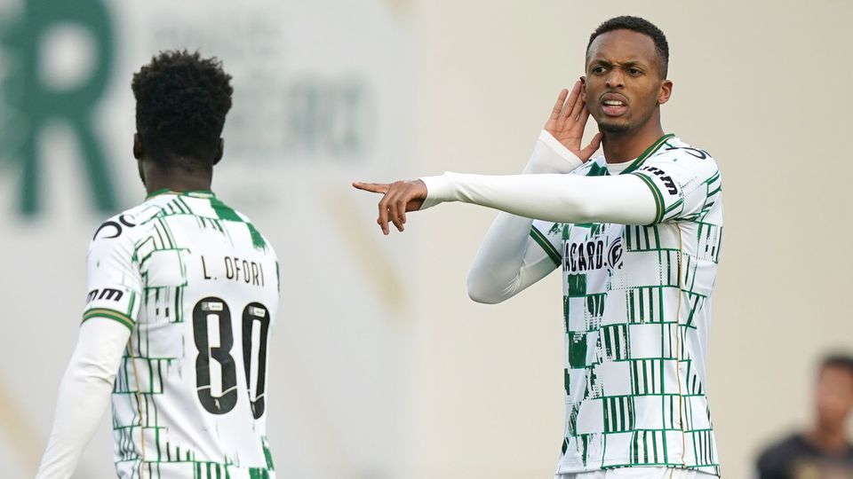 Sidnei Tavares celebrou assim o golo apontado no empate do Moreirense frente ao Estrela da Amadora, na 24.ª jornada da Liga