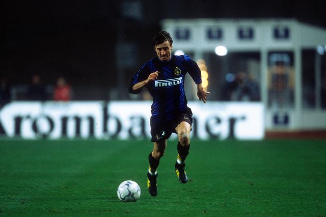 Jogou ao lado de Ronaldo, perdeu-se nas drogas e agora é pedreiro