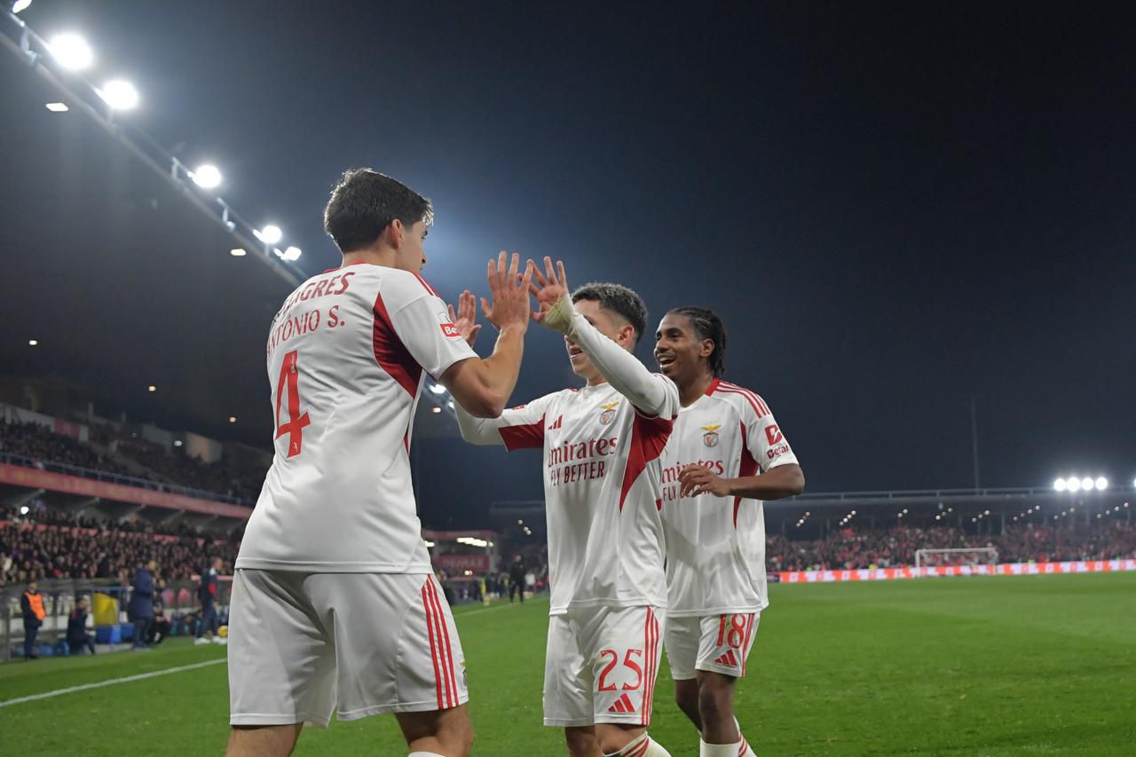 Prestianni celebra com António Silva (Foto: Rogério Ferreira/Kapta+)