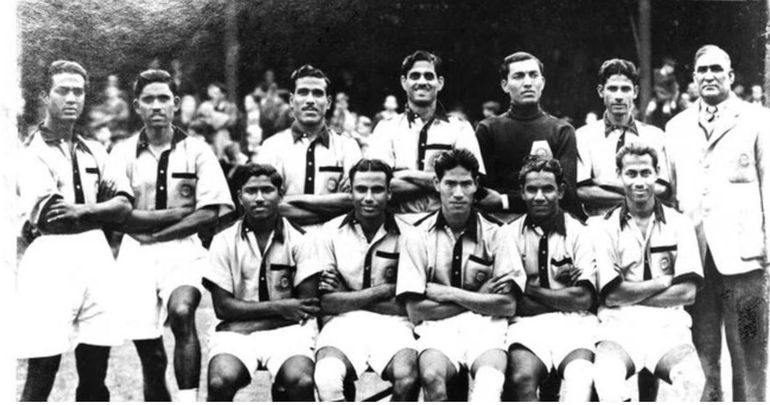 A Índia conseguiu qualificar-se em 1950, mas optou por não comparecer. A razão não foi a proibição da FIFA de jogar descalço, mas sim os custos de viagem, o tempo de preparação e a prioridade aos Olímpicos - foto AIFF