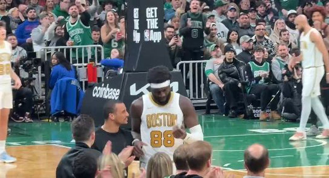 Joe Mazzulla fala com Neemias Queta